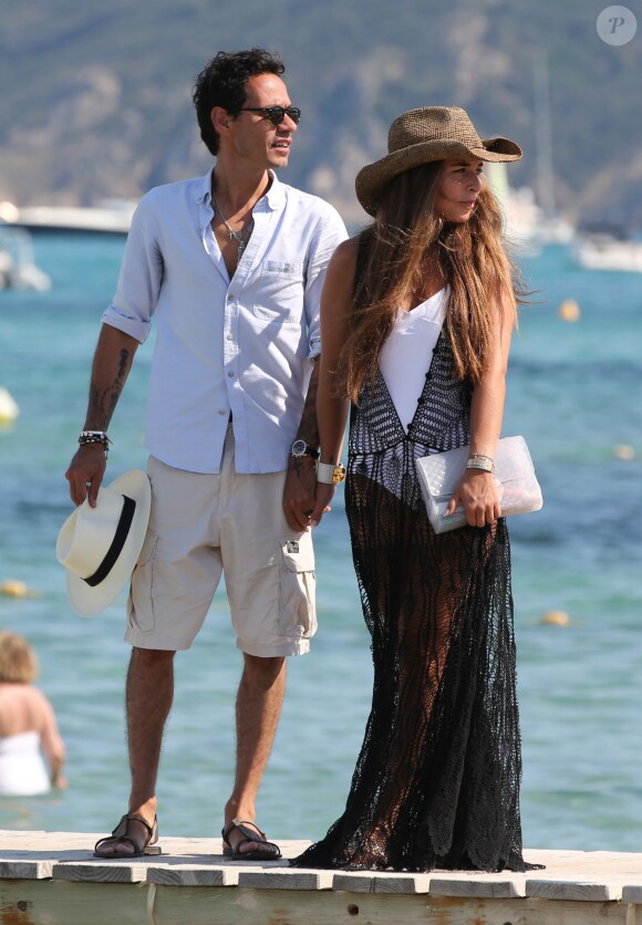 Marc Anthony et sa compagne Chloe Green quittent le club 55 a Saint Tropez le 6 juillet 2013.  Marc Anthony and his girlfriend Chloe Green leaving the club 55 in Saint Tropez, South France on july 6, 2013.06/07/2013 - Saint Tropez