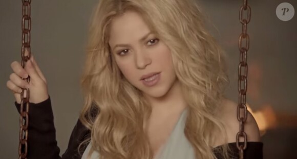 Shakira enceinte de son deuxième enfant dans le clip "Mi Verdad" avec le groupe Mana - 2015