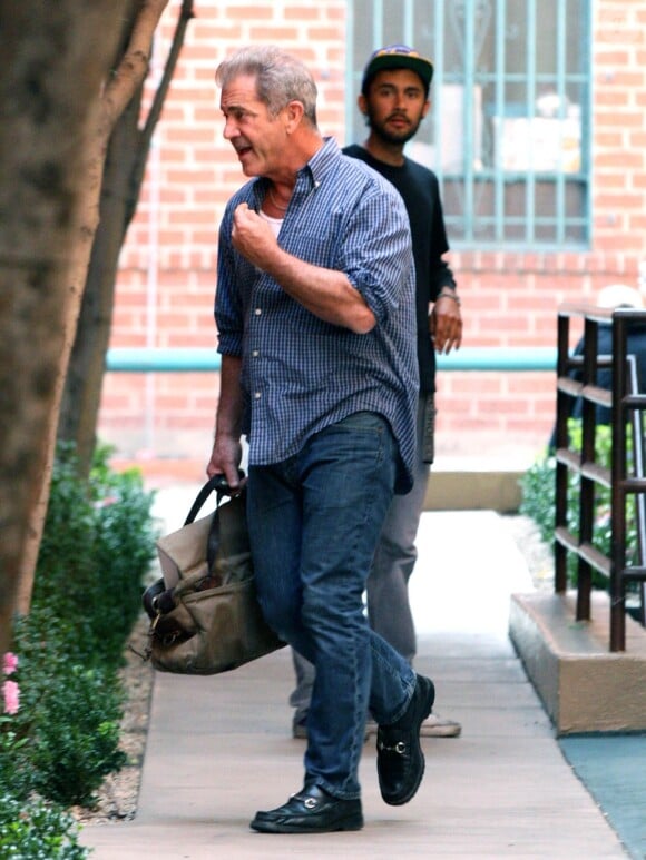 Mel Gibson sort d'un cabinet dentaire à Beverly Hills, le 2 février 2015  