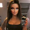 Emilie Nef Naf a posté une photo d'elle avec une tête de Barbie. La jeune femme a poussé un coup de gueule contre celles et ceux qui jugent qu'elle cherche trop à être parfaite. Janvier 2015.