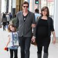  Milla Jovovich enceinte et son mari Paul W.S Anderson font du shopping avec leur fille Ever &agrave; Beverly Hills, le 20 d&eacute;cembre 2014.&nbsp; 