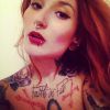 Amélie Piovoso (The Voice 4) : Chevelure rouge, piercing nasal, tatouages et look rock'n'roll