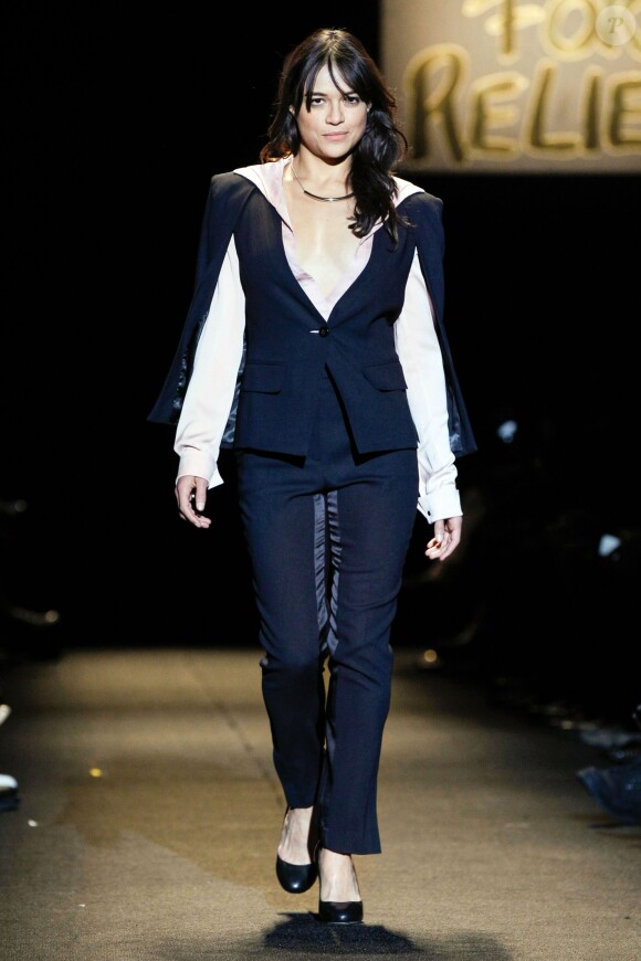Michelle Rodriguez participe au défilé caritatif Fashion For Relief organisé par Naomi Campbell au Lincoln Center. New York, le 14 février 2015.