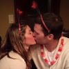 Tom Brady et Gisele Bündchen, amoureux pour la Saint-Valentin, photo publiée sur le compte Facebook de la star des Patrios de New England, le 14 février 2015