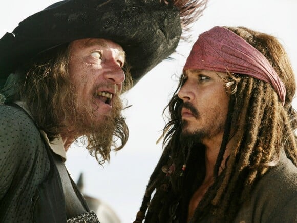 Geoffrey Rush (Barbossa) est de retour face à Johnny Depp (Jack Sparrow) dans Pirates des Caraïbes : Dead Men Tell No Tales.