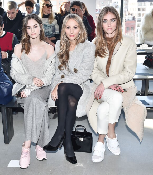 Laura Love, Harley Viera-Newton et Chiara Ferragni assistent au défilé Calvin Klein automne-hiver 2015-2016, aux Spring Studios. New York, le 19 février 2015.