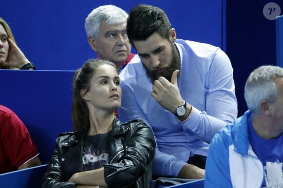 Luka Karabatic et sa ravissante compagne Jeny Priez dans les tribunes du tournoi de tennis Open 13 à Marseille, le 19 février 2015.