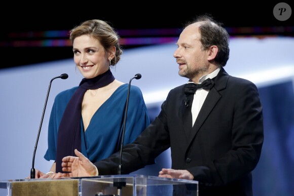 Julie Gayet et Denis Podalydès - 40e cérémonie des César au théâtre du Châtelet à Paris, le 20 février 2015.