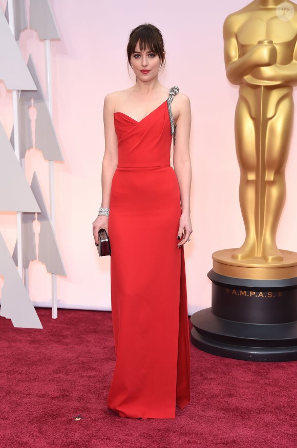 Dakota Johnson (en Saint Laurent) - 87e cérémonie des Oscars à Hollywood, le 22 février 2015.