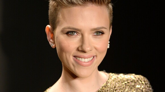 Scarlett Johansson chante ''Candy'' : L'actrice crée son girls band, The Singles
