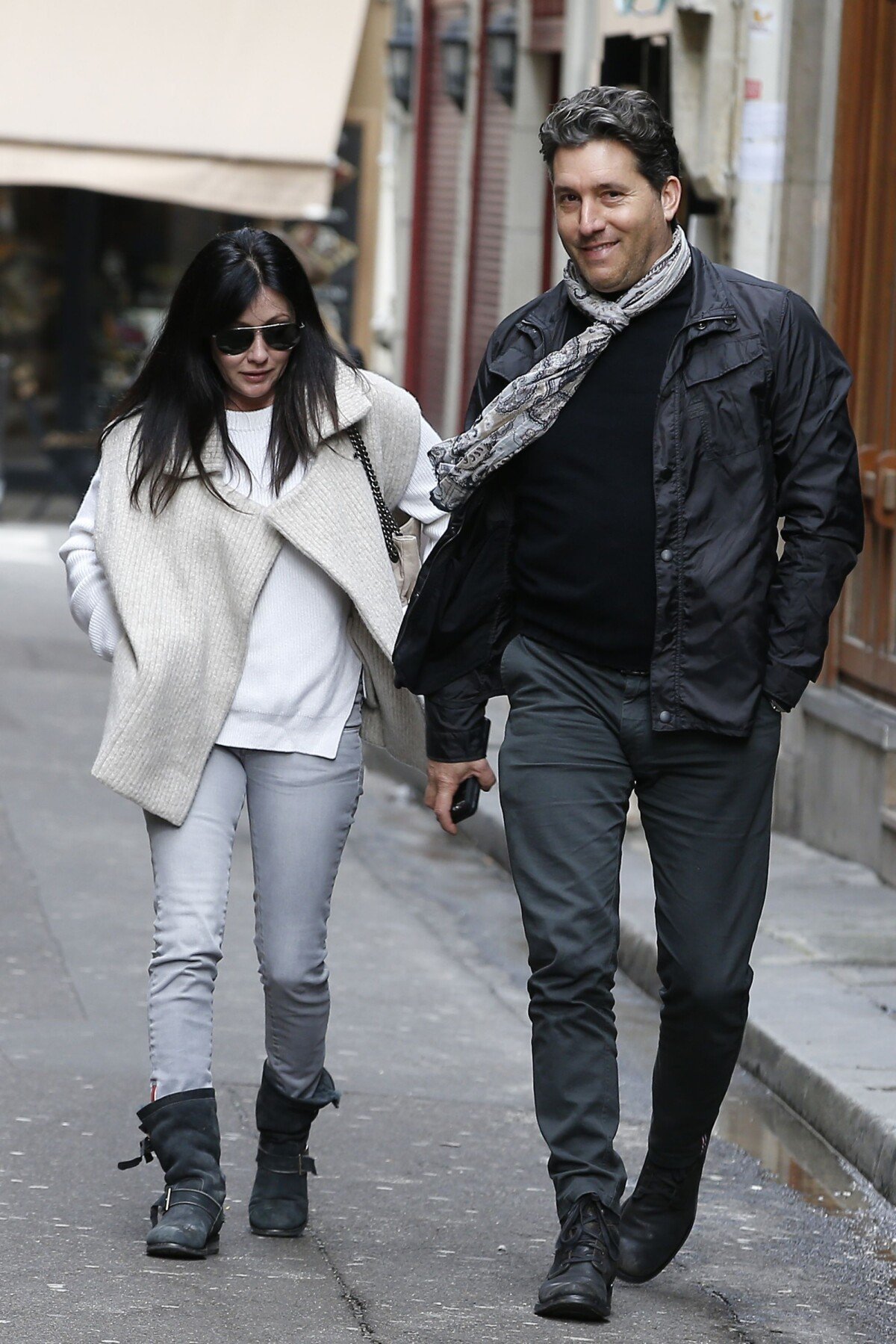 Vidéo Shannen Doherty et son compagnon Chris Cortazzo en promenade à