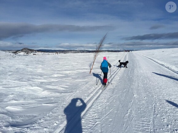 La princesse Ingrid Alexandra de Norvège, 11 ans, profite des vacances d'hiver, en février 2015, pour se promener en ski de fond et s'amuser en pleine nature, honorant ainsi l'Année 2015 des loisirs de plein air promue par ses parents le prince Haakon et la princesse Mette-Marit.