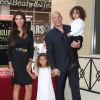Vin Diesel, sa compagne Paloma Jimenez avec leurs enfants Hania Riley et Vincent lorsqu'il dévoile son étoile sur le Walk of Fame à Hollywood le 26 août 2013