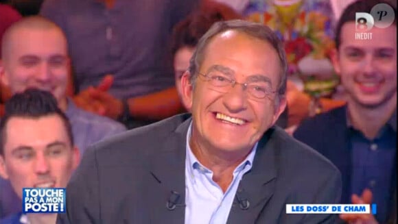Jean-Pierre Pernaut entame sa 28e année à la tête du JT de TF1. Le journaliste a eu droit à un hommage hilarant dans l'émission Touche pas à mon poste sur D8, le 27 février 2015. Le journaliste est mort de rire en revoyant les images.