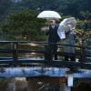 Le prince William a été invité à une cérémonie du thé avec le gouverneur de Tokyo Yoichi Masuzoe dans le parc Hama Rikyu, en visite officielle au Japon, le 26 février 2015
