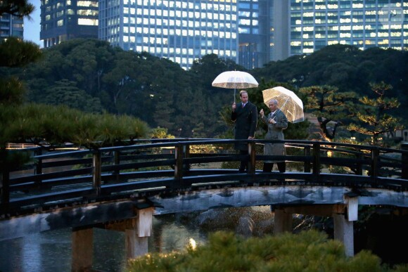Le prince William a été invité à une cérémonie du thé avec le gouverneur de Tokyo Yoichi Masuzoe dans le parc Hama Rikyu, en visite officielle au Japon, le 26 février 2015