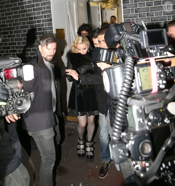 Madonna quitte l'Annabel's à Londres. Le 26 février 2015.