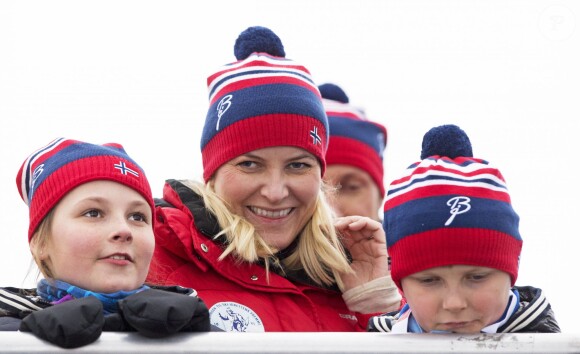 Princesse Mette-Marit, prince Haakon de Norvège et leurs enfants prince Sverre Magnus et princesse Ingrid Alexandra - La famille royale suédoise et la famille royale norvégienne assistent aux championnats du monde de ski nordique à Falun en Suède, le 27 février 2015.