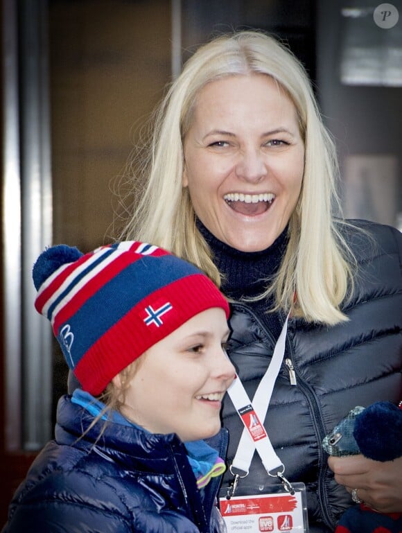 Princesse Mette-Marit de Norvège et sa fille - La famille royale suédoise et la famille royale norvégienne assistent aux championnats du monde de ski nordique à Falun en Suède, le 27 février 2015.