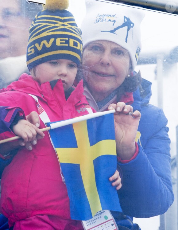 La reine Silvia de Suède et la princesse Estelle de Norvège - La famille royale suédoise et la famille royale norvégienne assistent aux Championnats du monde de ski nordique de la FIS à Falun le 28 février 2015