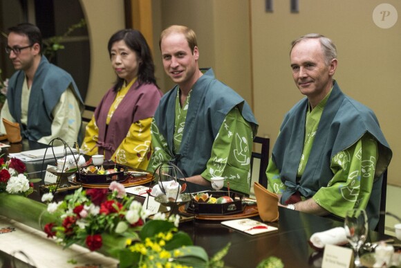 Le prince William en kimono pour un dîner dans un hôtel traditionnel de Koriyama, à Tokyo, le 28 février 2015, lors de sa visite officielle au Japon.