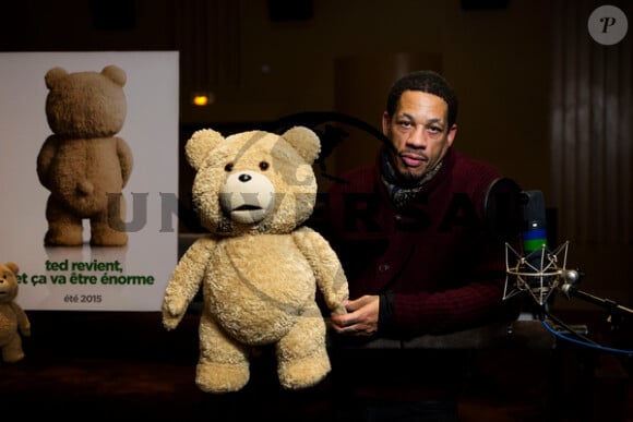 JoeyStarr et l'ours Ted dont il fait la voix pour les deux opus (Ted 2 prévu le 12 août 2015 en salles)