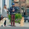Chad Michael Murray et Sarah Roemer (enceinte) font une balade avec leurs chiens dans le quartier de Studio City, à Los Angeles le 3 mars 2015. Le couple attendrait un petit garçon.