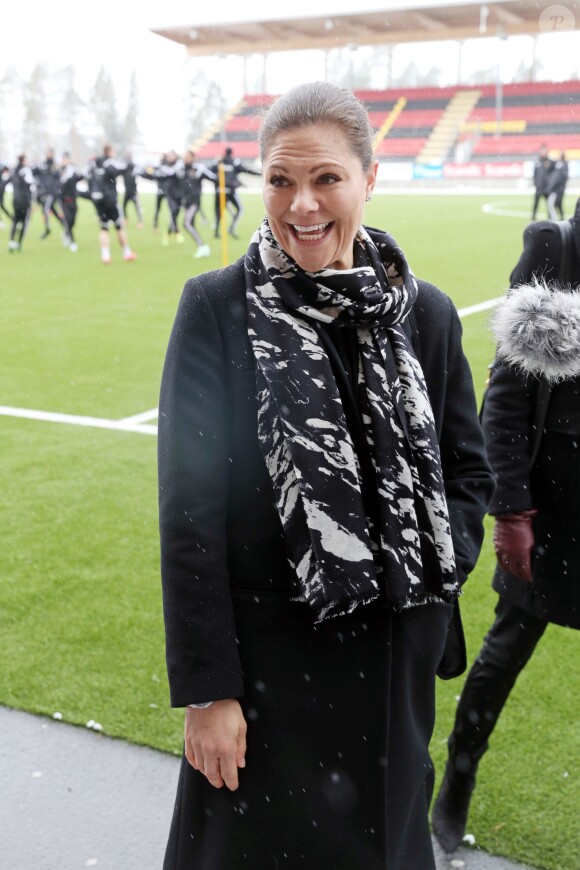 La princesse Victoria et le prince Daniel de Suède visitaient le club de football de l'IFK Östersund, le 4 mars 2015, en visite dans le Jämtland.