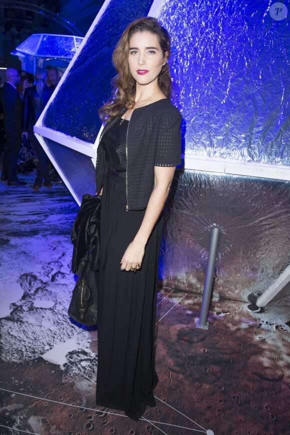 Vahina Giocante assiste au défilé H&M Studio automne-hiver 2015-2016 au Grand Palais. Paris, le 4 mars 2015.