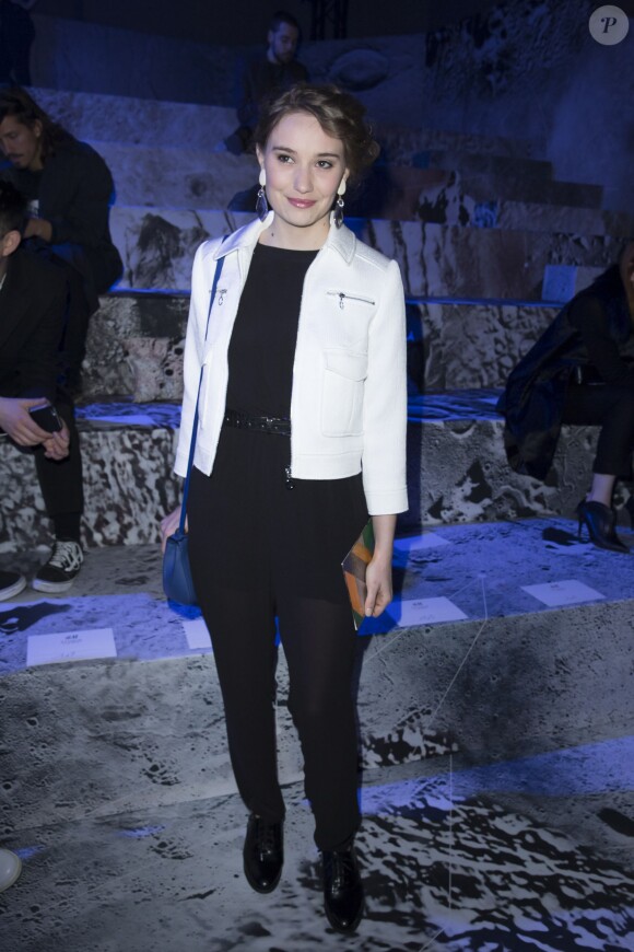 Déborah François assiste au défilé H&M Studio automne-hiver 2015-2016 au Grand Palais. Paris, le 4 mars 2015.