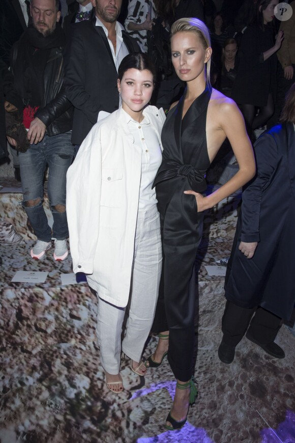 Sofia Richie et Karolina Kurkova assistent au défilé H&M Studio automne-hiver 2015-2016 au Grand Palais. Paris, le 4 mars 2015.