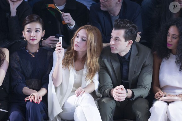 Joséphine de La Baume, Mark Ronson et Solange Knowles assistent au défilé H&M Studio automne-hiver 2015-2016 au Grand Palais. Paris, le 4 mars 2015.