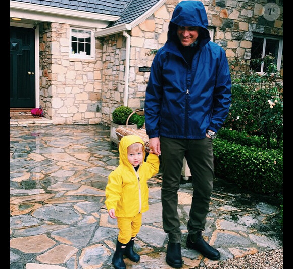 Reese Witherspoon a ajouté une photo à son compte Instagram de son mari Jim Toth et leur fils Tennessee, le 5 mars 2015