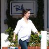 Exclusive - Jennifer Love Hewitt enceinte fait du shopping à Ron Herman, elle achète des bougies a Candle Delirium dans le quartier de West Hollywood le 4 mars 2015. 