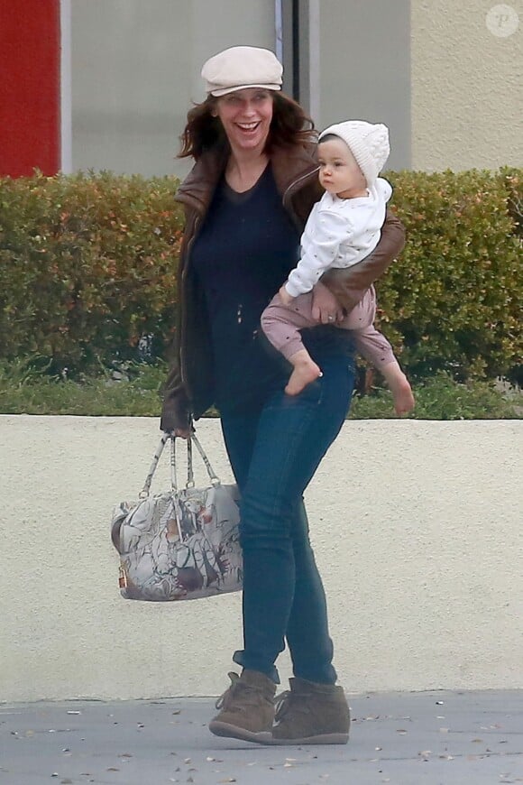 Jennifer Love Hewitt enceinte avec son mari Brian Hallisay et leur fille Autumn, le 13 janvier 2015 