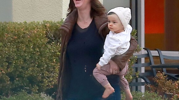 Jennifer Love Hewitt : Enceinte et radieuse avec sa fille Autumn et son mari