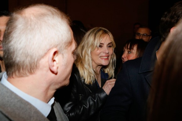 Emmanuelle Seigner emportée par un mouvement de foule causé par Jared Leto au défilé Balenciaga, collection prêt-à-porter automne-hiver 2015-2016, à Paris le 6 mars 2015.