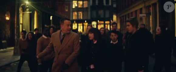 "I Really Like You", le nouveau clip de Carly Rae Jepsen avec Justin Bieber et Tom Hanks. Le clip a été dévoilé le 7 mars 2015.