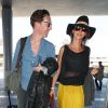Benedict Cumberbatch et Sophie Hunter, enceinte, de retour de lune de miel à Bora-Bora. Le 6 mars 2015 à l'aéroport de Los Angeles.