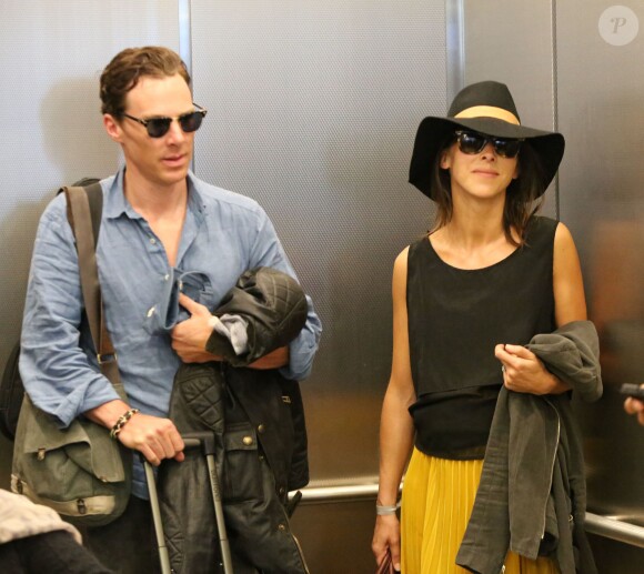 Benedict Cumberbatch et Sophie Hunter, enceinte, de retour de lune de miel à Bora-Bora. Le 6 mars 2015 à l'aéroport de Los Angeles.
