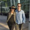 Benedict Cumberbatch et Sophie Hunter, enceinte, de retour de lune de miel à Bora-Bora. Le 7 mars 2015 à l'aéroport de Londres.