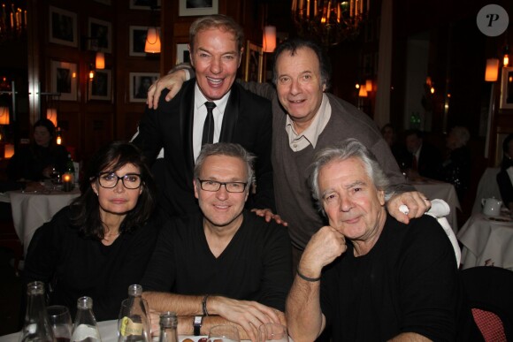 Exclusif - Evelyne Bouix, Laurent Ruquier, Tony Gomez, Pierre Arditi, Daniel Russo - Dîner au Fouquet's des comédiens de la pièce "l'être ou pas" à Paris le 9 mars 2015.