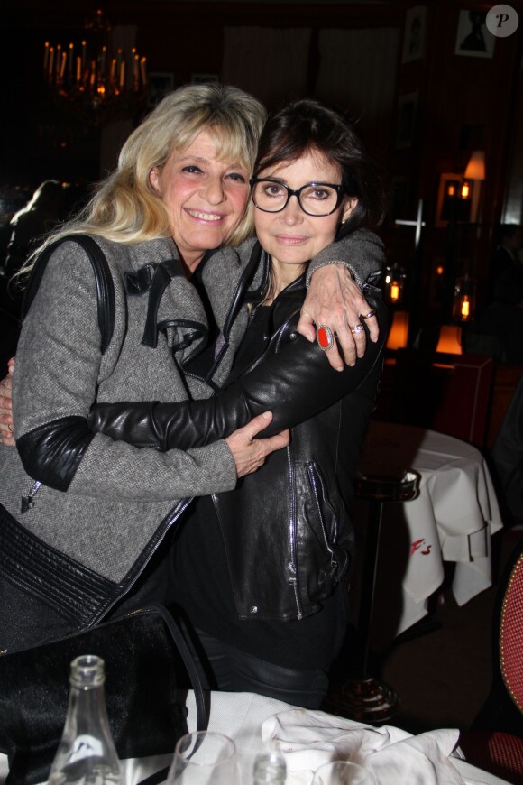 Exclusif - Lucie (femme de Daniel Russo), Evelyne Bouix - Dîner au Fouquet's des comédiens de la pièce "l'être ou pas" à Paris le 9 mars 2015