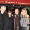 Exclusif - Pierre Arditi et sa femme Evelyne Bouix, Daniel Russo et sa femme Lucie - Dîner au Fouquet's des comédiens de la pièce "l'être ou pas" à Paris le 9 mars 2015.