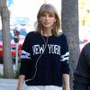 Taylor Swift fait du shopping dans les rues de Brentwood, le 10 mars 2015 T 