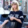 Taylor Swift fait du shopping dans les rues de Brentwood, le 10 mars 2015  