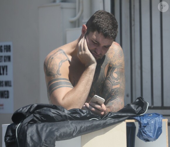 Le nouveau petit ami de Adriana Lima se relaxe après un match de boxe à Miami, le 10 mars 2015