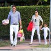 Exclusif - Adriana Lima, son mari Marko Jaric et leurs filles Valentina et Sienna vont déjeuner au restaurant à Miami, le 15 août 2013.