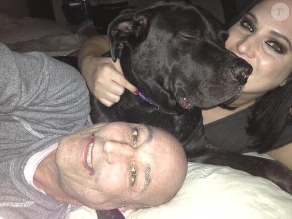Sam Simon a ajouté une photo à son compte Twitter en compagnie de Kate Porter et son chien Columbo, le 16 janvier 2015
