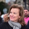 Valérie Trierweiler lors d'une distribution de cadeaux de Noël aux enfants du Secours Populaire sur les Champs-Elysées à Paris, le 20 décembre 2014